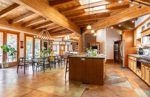 Nevada City Cabin | Designer's Spacious Nature Retreat Close To Town with AC, & WiFi in Nevada City