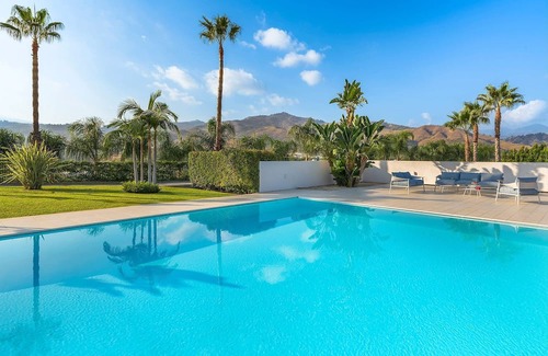 Fiumefreddo di Sicilia Villa | My Rental Homes - Villa Inga with ample garden, private pool,in-room Jacuzzi tub