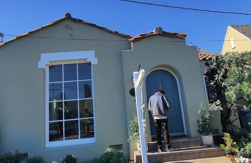 Burlingame House | 3-bedroom 2-bathroom Spanish Bungalow house in Burlingame with WiFi and AC.