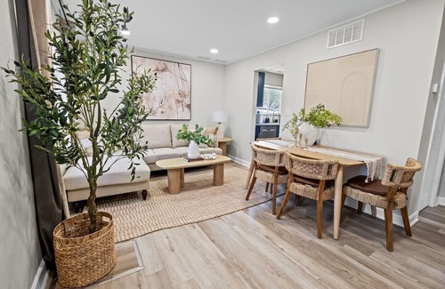 North Shore Apartment | Charming Crystal Lake Retreat