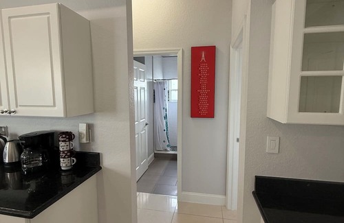 Harris House | Villa Sunshine: Elegant & Modern 4BR Pool House