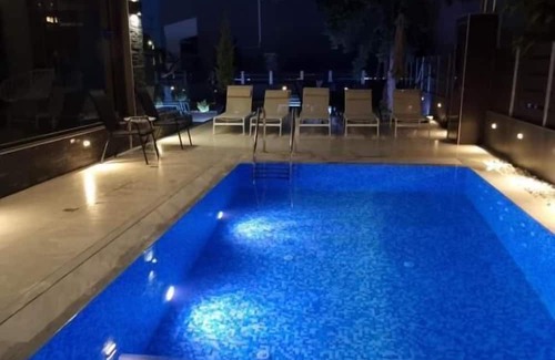 Paralia Ofryniou Apartment | LUXSUITES
