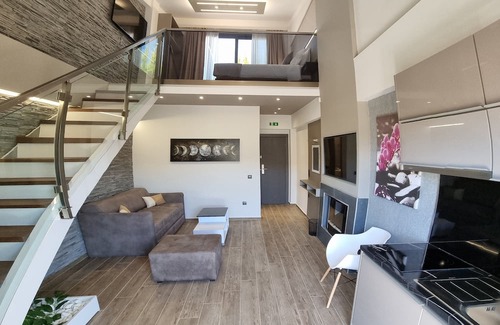 Paralia Ofryniou Apartment | LUXSUITES