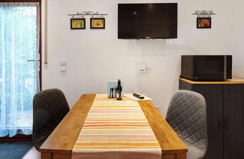 Ihringen Apartment | Studio 'Gelis' with Mountain View, Private Terrace and Wi-Fi