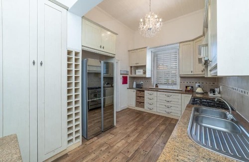Linkside House | Historic Coastal Gem – 3BR, WiFi, Walk to Lighthouse, Museums & Eateries