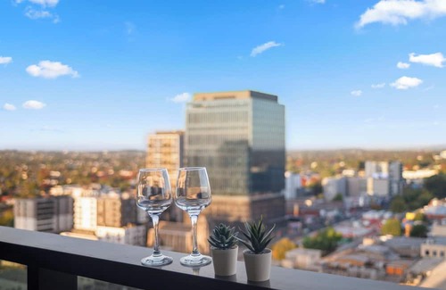 Box Hill Apartment | Luxury & Cozy Box Hill living | Shared Pool & Gym