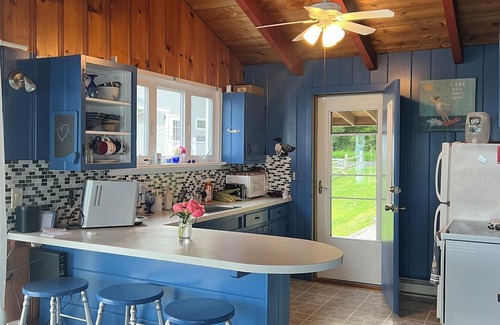 North Hero Cottage | Charming 3-bedroom cottage in beautiful North Hero, Vermont with WiFi