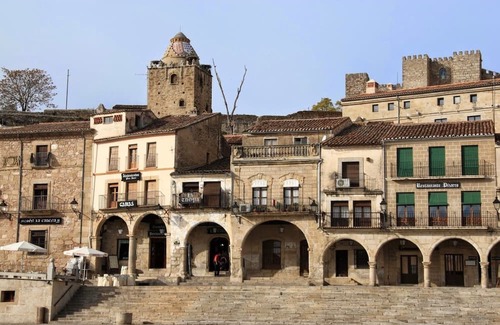 Trujillo Apartment | DOUBLE ROOM WITH BALCONY IN TRUJILLO'S MAIN SQUARE