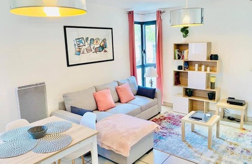 La Gare Apartment | 2-BEDROOM CITY CENTER APARTMENT WITH BALCONY AND ELEVATOR
