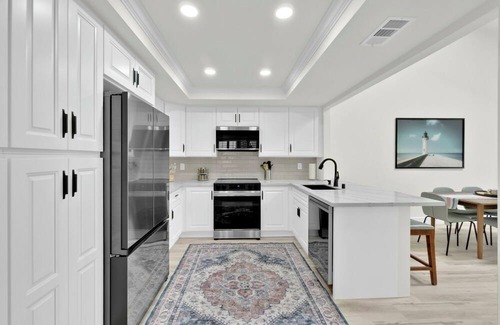 Woodbridge House | Woodbridge Beachy & Bright Townhome