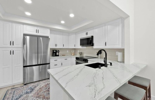 Woodbridge House | Woodbridge Beachy & Bright Townhome