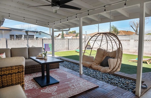 Village Grove House | Stylish Family Retreat ★ Kid-Friendly ★ Near Old Town & Golf Courses