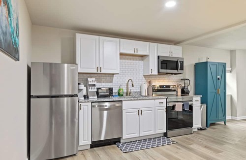 Westview Apartment | Bright & Stylish ATL 2BR Smart Entry, Free Parking, Close to Mercedes-Benz