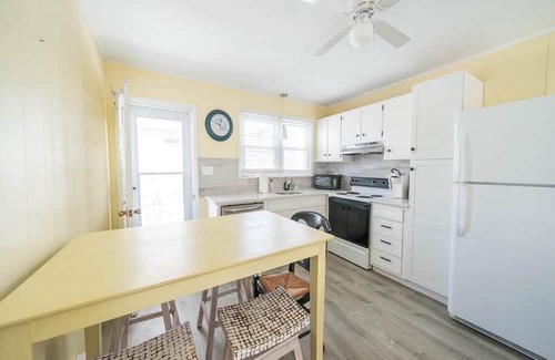 Townsend's Inlet House | Adorable 3 Bedroom located in the south end of Sea Isle. Two blocks to the beach.