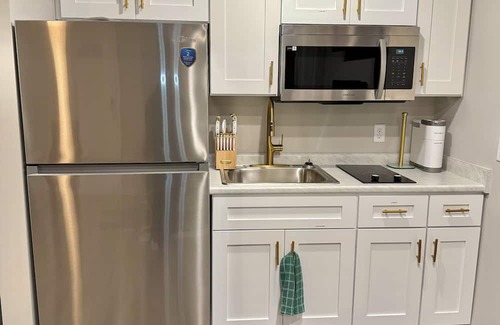 Midtown Apartment | Mid-Town Cottage ~ Cozy Retreat