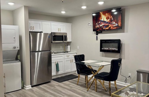 Midtown Apartment | Mid-Town Cottage ~ Cozy Retreat