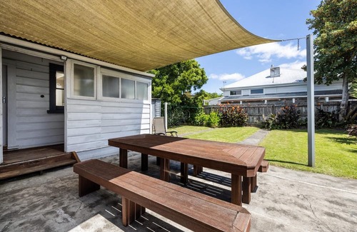 Napier Villa | Walk to shops, restaurants and marine parade, Mclean Park and bike paths.