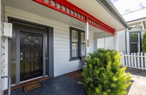 Napier Villa | Walk to shops, restaurants and marine parade, Mclean Park and bike paths.