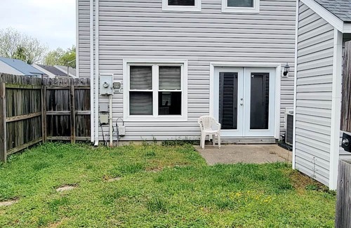 Northwest House | Lovely townhouse in enchanting Town Center Virginia Beach