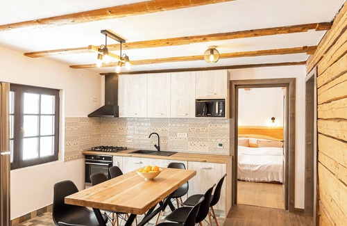 Moeciu de Sus House | Marvelous 4-bedroom house with WiFi in Moieciu de Sus, near Bran Castle