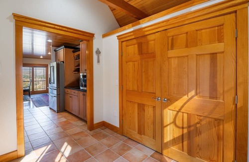 Woodstock House | Casita Alta - Main House, (NO POOL) a spacious retreat in Woodstock, VT, w/stunning mountain views.
