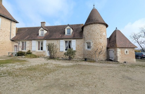 Scoury Cottage | Comfortable Nature Retreat in Arpheuilles with Parking