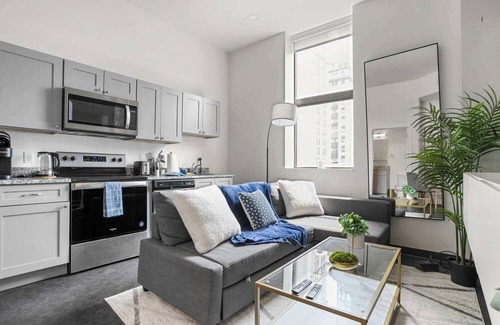 Cultural District Apartment | CozySuites Modern 1BR in Downtown Pitts 13