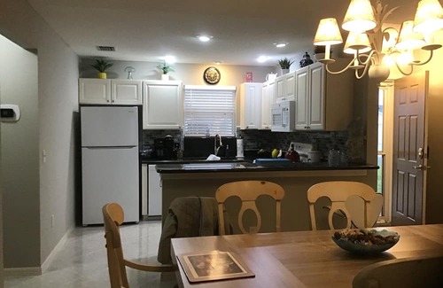 Lynnhaven House | 3-bedroom house in charming The Villages with WiFi, AC