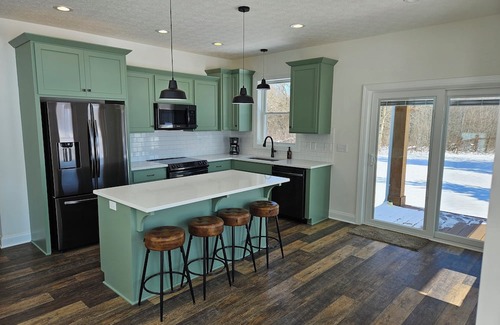 Kilbourne Other | Charming 2-bedroom secluded house in Sunbury with WiFi, AC 7 acres
