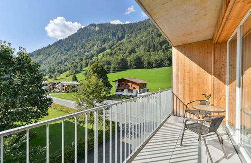 Klosterle Apartment | Flat in Arlberg near Ski Slopes & Sauna