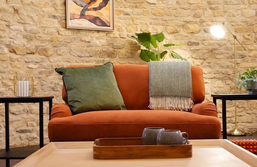 Aubourn Cottage | Horse Gin - sleeps 2 guests in 1 bedroom