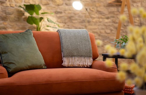 Aubourn Cottage | Horse Gin - sleeps 2 guests in 1 bedroom