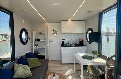 Monnickendam Boat Rental | Havenlodge Eclipse Monnickendam