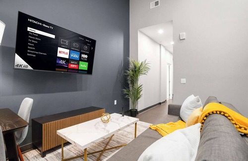 Cultural District Apartment | CozySuites Modern 1BR in Downtown Pitts #3