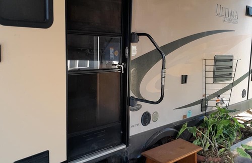 Tatiara House | Caravan large kitchen shower toilet fridge airconditioned washing machine