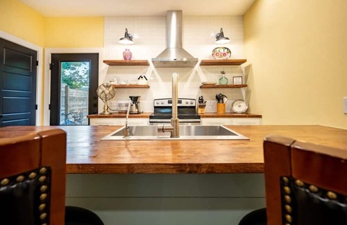 Downtown House | Sunshine Townhome 1BR/1.5BA 1 Block Downtown Bryan