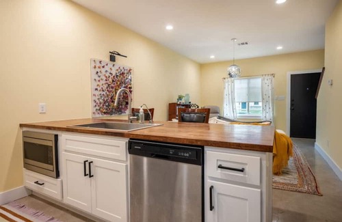 Downtown House | Sunshine Townhome 1BR/1.5BA 1 Block Downtown Bryan