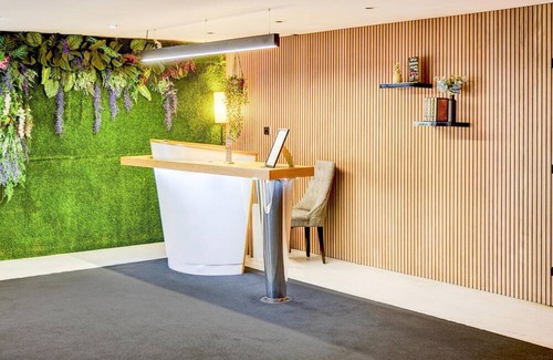 Hanmer Apartment | Warwickshire Park Hotel Kenilworth by Belvilla