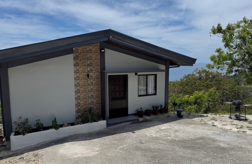 Oslob House | Charming 1-bed house in with lovely ocean views 7 mins to whale shark watching.