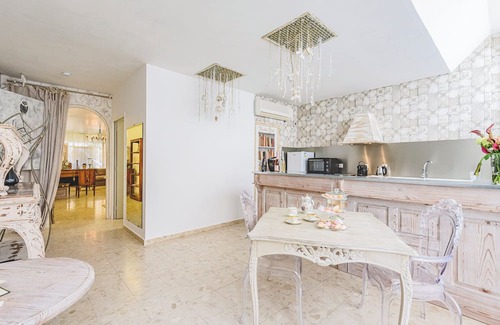 Epernay Apartment | Dolce Vita downtown in a quiet street for sipping champagne