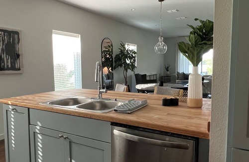 Brownsville House | Duplex w/Lake View, near Space X, Beautiful!
