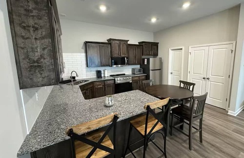 Independence Apartment | Modern retreat in the city!