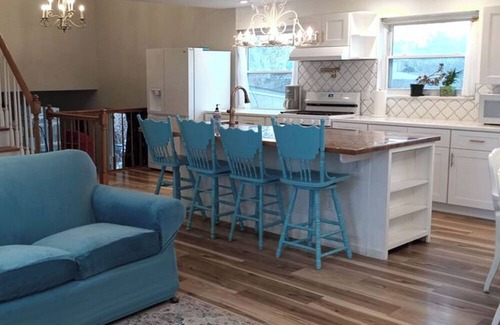 Thornton House | Spacious 6-bedroom house with WiFi, fitness room in peaceful Thornton