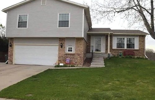 Thornton House | Spacious 6-bedroom house with WiFi, fitness room in peaceful Thornton