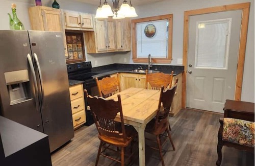 Clarksville House | Cedar Grove Rental A-frame