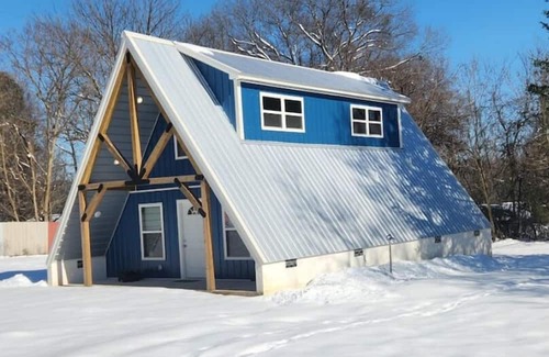 Clarksville House | Cedar Grove Rental A-frame