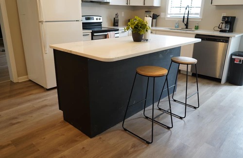 Ellendale House | Modern & Roomy 5- Bedrooms Home with Pool, Near Shelby Farms Park