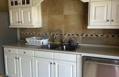 Lowlands Villa | Charming 4-bedroom villa with AC and WiFi in the gated community.