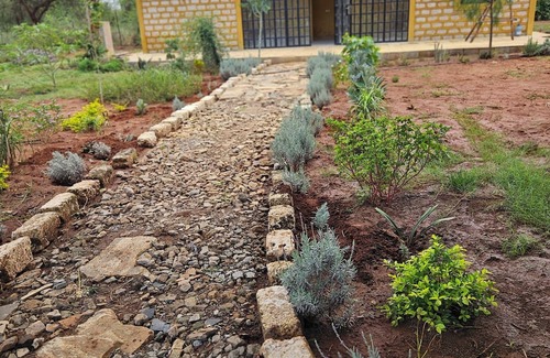 Kajiado County Cottage | Charming Cottage in Namanga with gorgeous views & birdlife.Pet friendly!