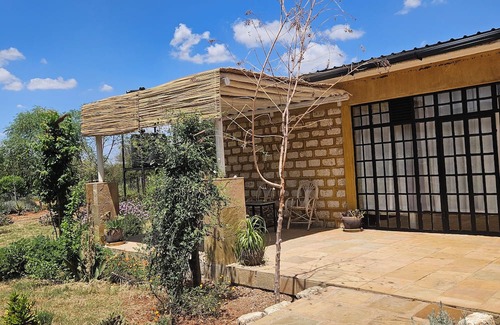 Kajiado County Cottage | Charming Cottage in Namanga with gorgeous views & birdlife.Pet friendly!